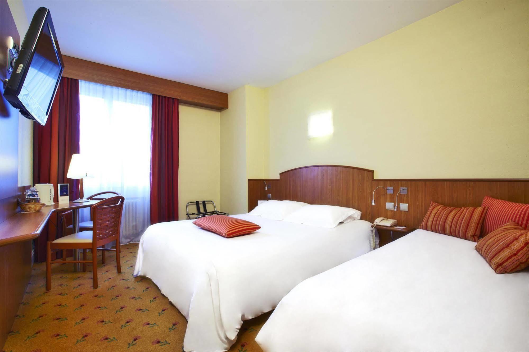Kyriad Hotel Tours Centre Esterno foto